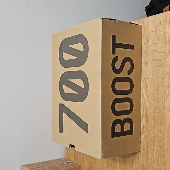 Yeezy Boost 700 Enflame! - Picture 4 of 10